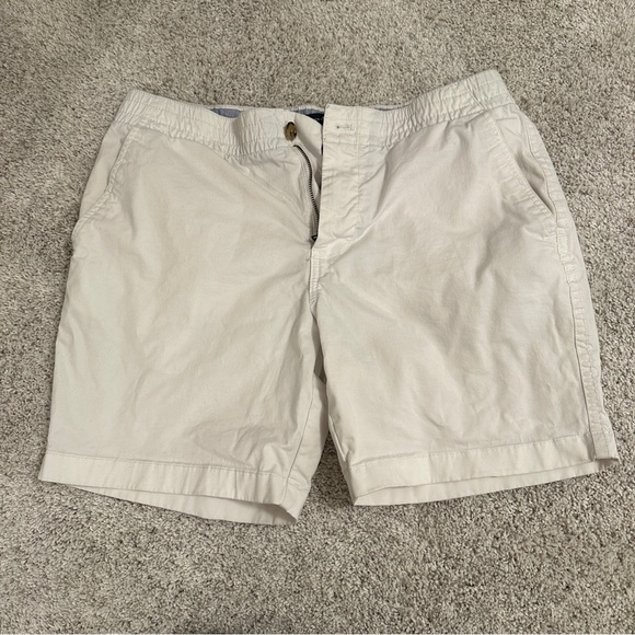 Men’s Tommy Hilfiger White Shorts - Picture 1 of 3